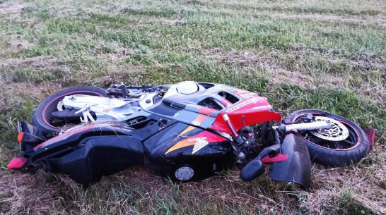 В воронежском райцентре в ДТП с КамАЗом погиб 33-летний мотоциклист на Honda