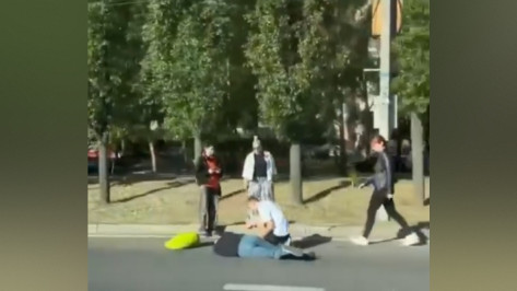 В Воронеже у остановки «Бульвар Победы» сбили пешехода: видео