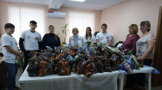Кантемировцы отвезли новогодние подарки военным в госпиталь и в зону СВО