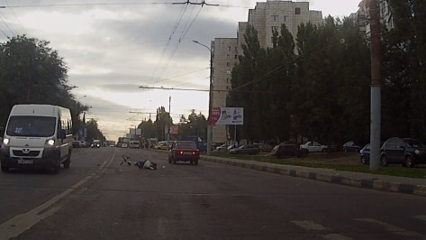 В Воронеже сбивший велосипедистку полицейский попал на видео