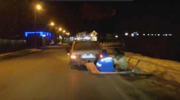 В Воронежской области экстремалы прокатились на привязанной к машине крыше другого авто