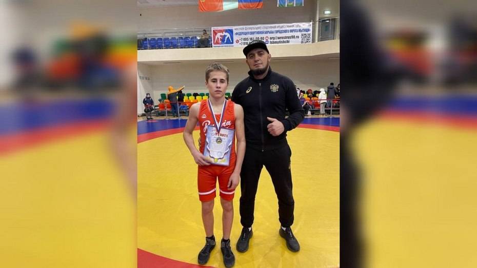 Лискинский спортсмен стал серебряным призером первенства ЦФО по вольной борьбе