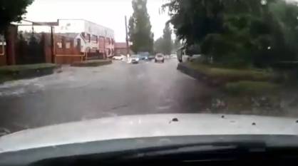 В соцсети опубликовали видео града и ливня в Воронежской области