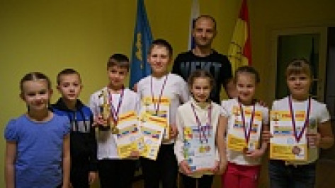 Хохольские школьники стали победителями областных соревнований по плаванию «Морской конек»