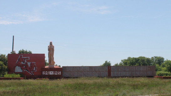 В петропавловском селе Старая Меловая реконструируют мемориал погибшим в годы ВОВ землякам