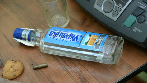 В Воронежской области отсидевший 11 лет рецидивист ответит за убийство человека бутылкой