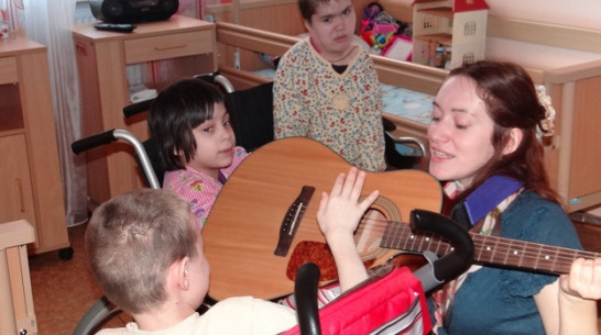 В Воронежском детском хосписе певица Алиса Апрелева провела семинар по музыкальной терапии