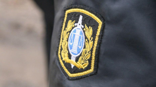 В Семилуках на квартиру 32-летнего мужчины наложили арест из-за долгов однофамильца