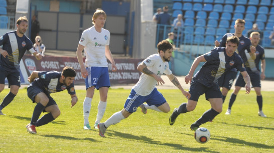 «Факел» разгромно проиграл «Енисею» в Воронеже