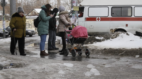 В Воронеже объявили желтый уровень погодной опасности из-за ветра и гололеда