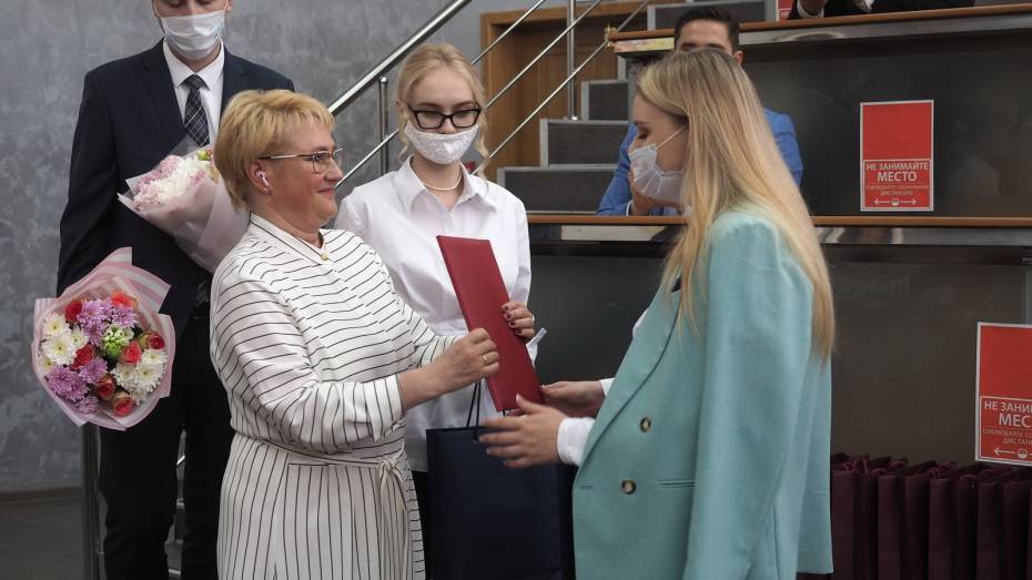 Ординаторы Воронежского медуниверситета получили награды за борьбу с COVID-19