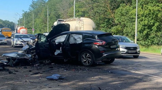 Момент жуткого смертельного ДТП с тремя машинами под Воронежем попал на видео