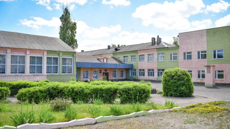В Лисках на ремонт школы №2 потратят более 25 млн рублей