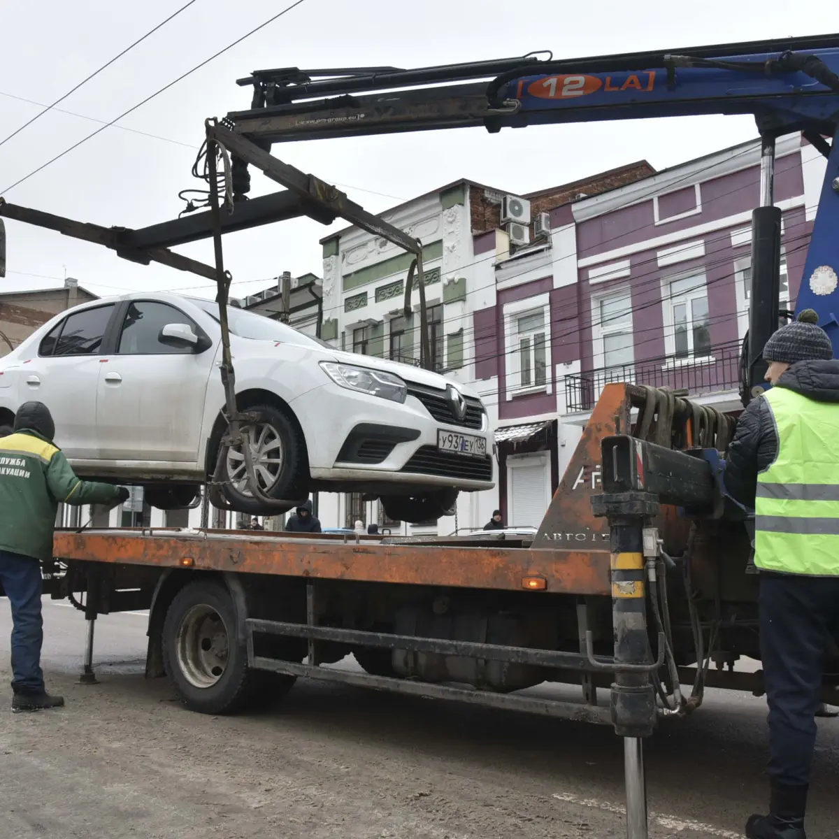 Закрытый номер. Как вернуть авто после эвакуации со штрафстоянки в Воронеже