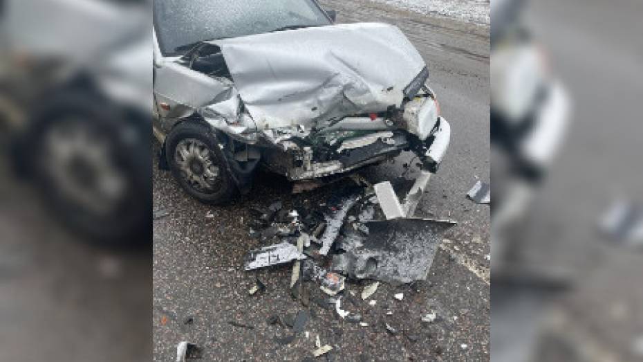 ВАЗ-2115 и «Лада Калина» столкнулись под Воронежем: пострадала 16-летняя пассажирка