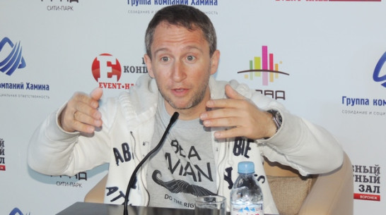 В День смеха Оскар Кучера решил вынести из воронежской гостиницы холодильник