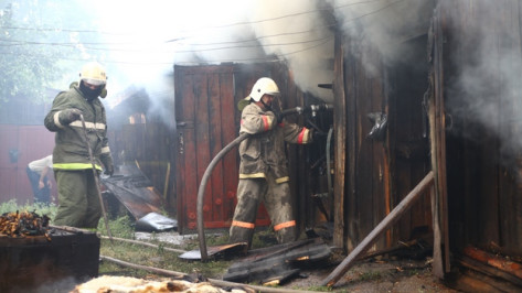 На центральной улице Острогожска произошел пожар