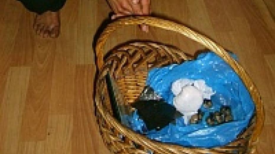 В Воронеже таджик спрятал в лукошке 1,5 кг героина 