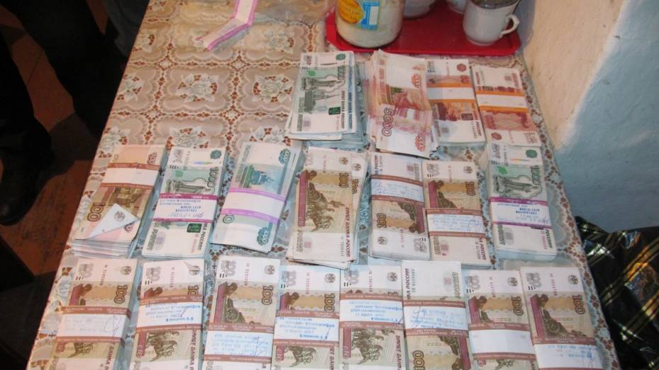 Воронежские полицейские нашли 9,5 млн рублей у напавшего на бизнесмена грабителя 