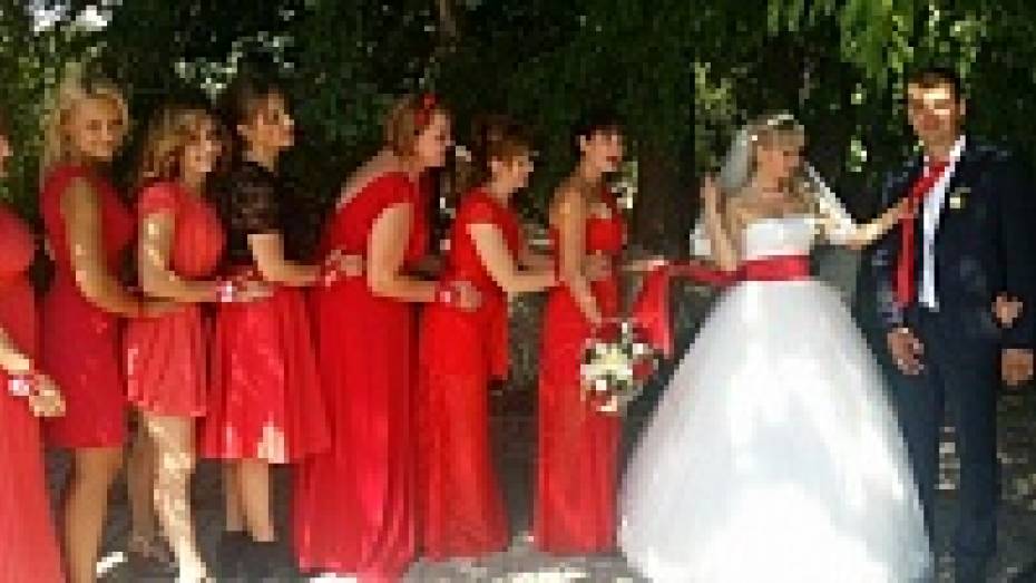 В Новохоперском районе  вошли в моду красные, лиловые и желтые свадьбы