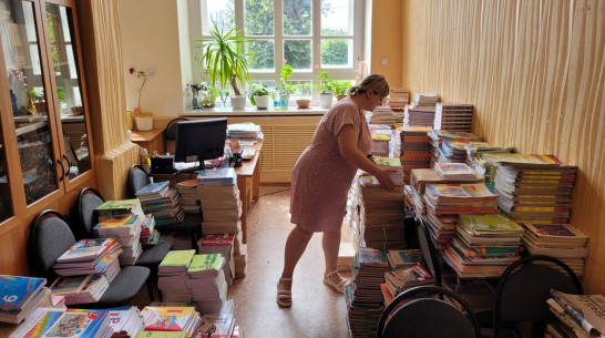 Для школьников Острогожского района закупили новые учебники на 7 млн рублей