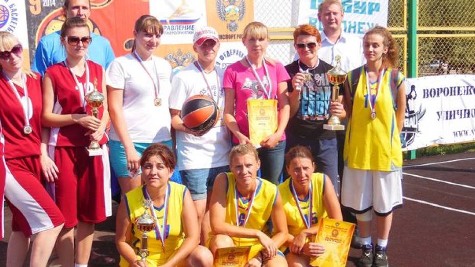 Команда из Бутурлиновки завоевала золото на отборочном турнире Всероссийских соревнований по стритболу
