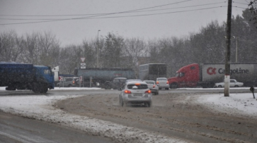 Дорожники предупредили водителей о снеге и гололедице в Воронежской области