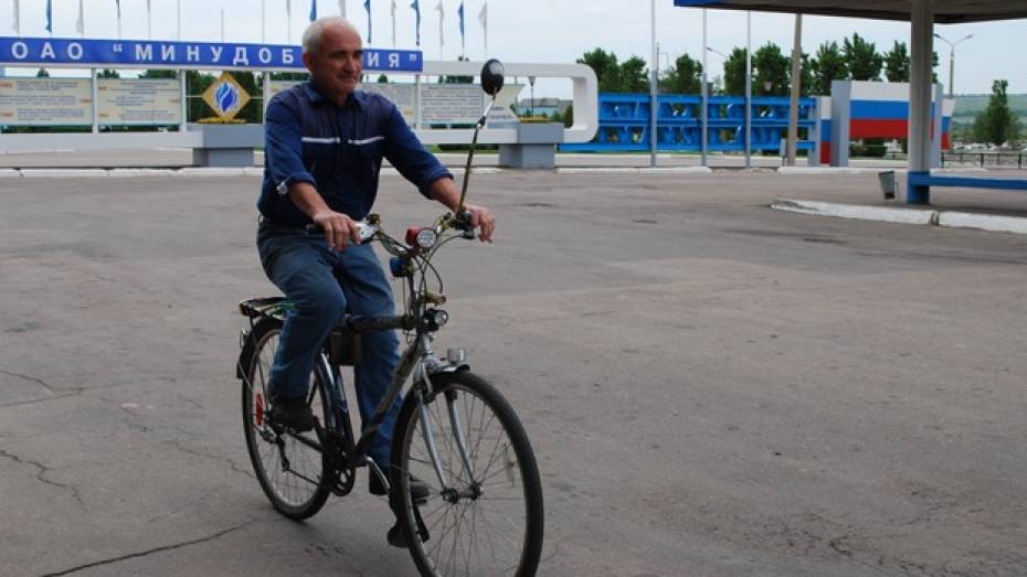 70-летний россошанец каждый день ездит на велосипеде на работу за 25 километров