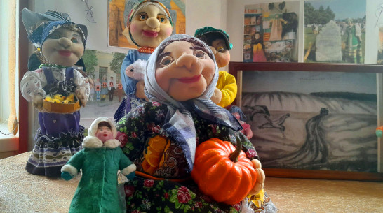Выставка пейзажей и кукол из капрона и ваты открылась в Калаче