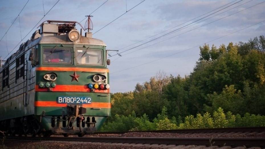 В Воронеже поезд насмерть сбил женщину