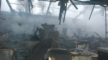 Поджигатель возлюбленной в Воронежской области выбрался из горящего дома и остался жив   