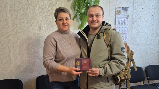 Подгоренскому ветерану СВО вручили утерянную медаль