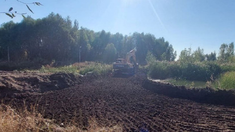 Реку Усманка засыпали землей в Железнодорожном районе Воронежа