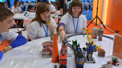 Воронежские школьники на фестивале попробовали себя в профессиях будущего