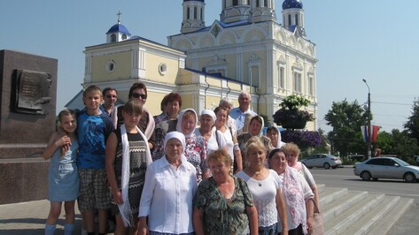 Воронежская епархия подарила семилукским инвалидам поездку в Елец