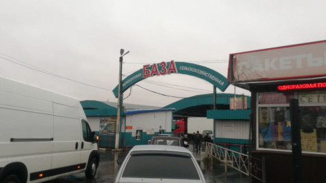 На скандальном воронежском рынке предпринимателя оштрафовали на 1,3 млн рублей за незаконных мигрантов