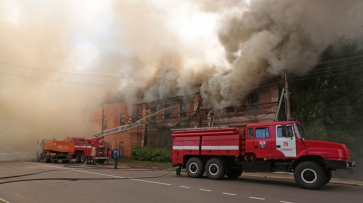 Пожар в пустующем здании в центре Боброва охватил 1,5 тыс кв метров