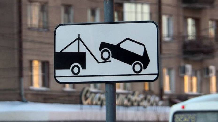 В Воронеже временно запретили парковку возле отеля «Дегас»