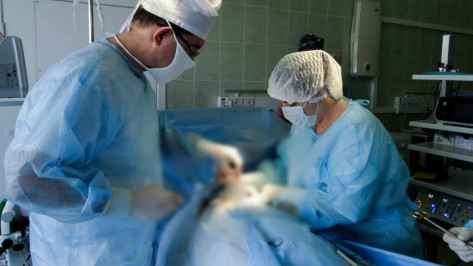 Воронежские врачи спасли мужчину, который напоролся на забор и повредил легкое