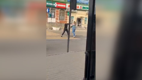 Установлена причина уличной драки девушек возле автовокзала в воронежской Россоши