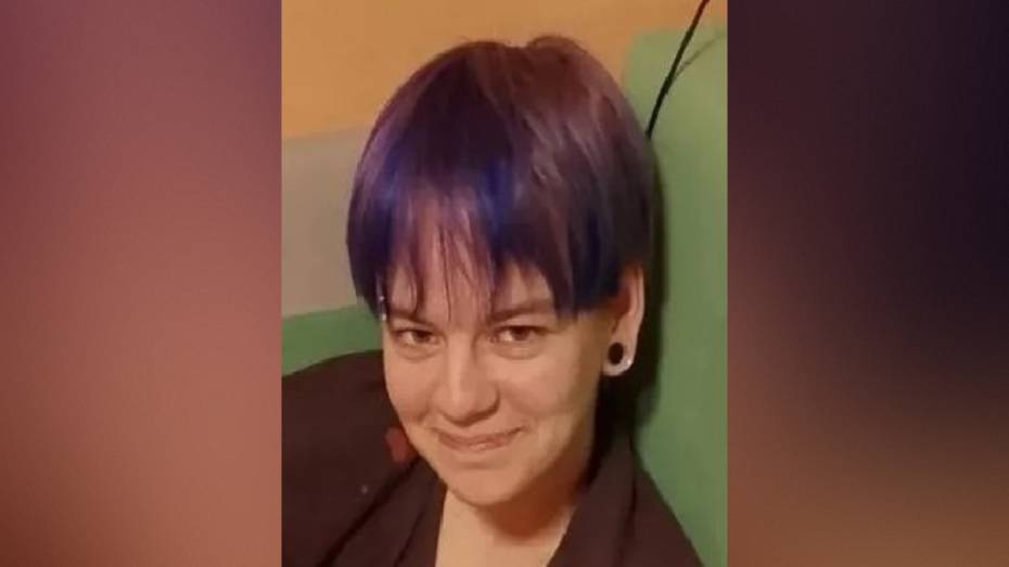 В Воронеже пропала 17-летняя девушка с сине-фиолетовыми волосами