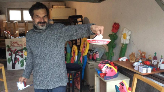 Воронежский художник Сергей Горшков покажет в столице Черногории деревянные цветы и ангелов