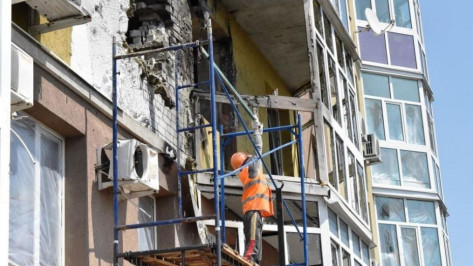 Воронежский губернатор: ремонт пострадавшего от взрыва беспилотника дома завершится через неделю