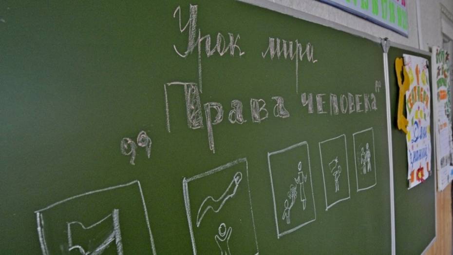 Помощник председателя СКР указал мэру Воронежа на недопустимость поборов в школах 