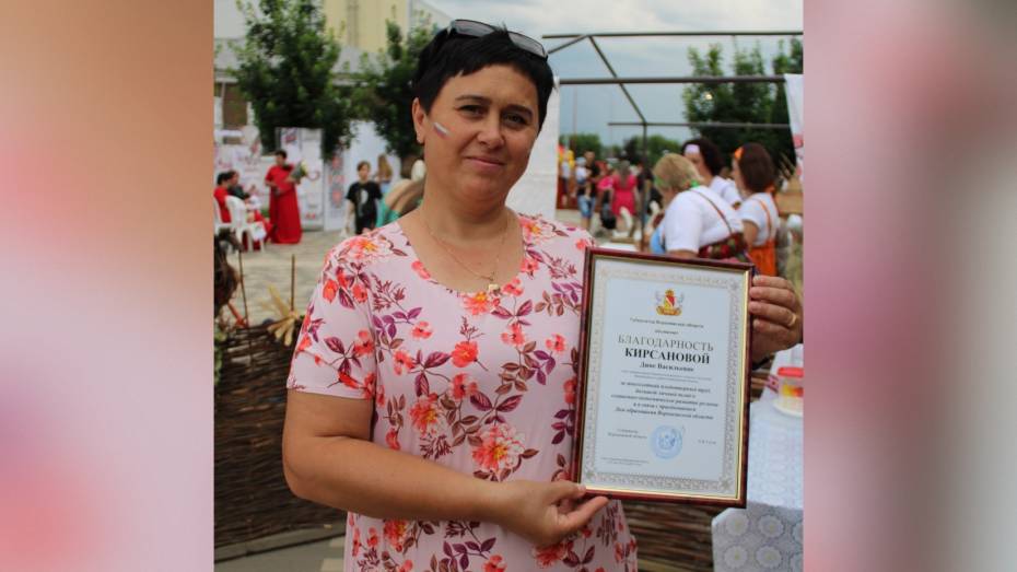 «Я здесь родилась, меня все знают»: как Дина Кирсанова стала главой воронежского села