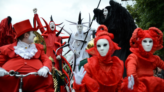 Воронежцы увидят летающих медуз и танцующих великанов на Платоновфесте