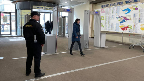 В воронежских торговых центрах усилили меры безопасности после теракта в Подмосковье