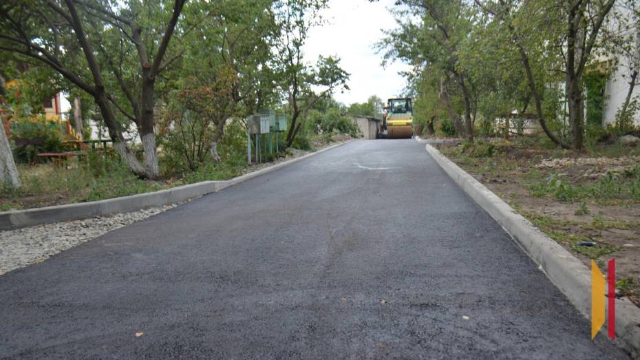 В Верхнем Мамоне благоустроили дворы на улице Школьной и площади Ленина