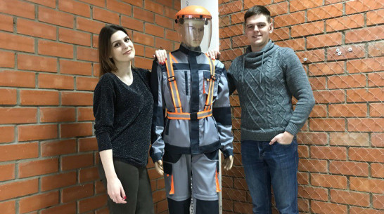 Супруги из Воронежа изобрели прочный аналог светоотражающего жилета для водителей