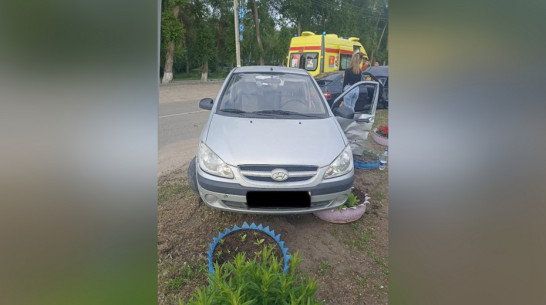 В Павловске 87-летний пенсионер на Hyundai врезался в ВАЗ-2112